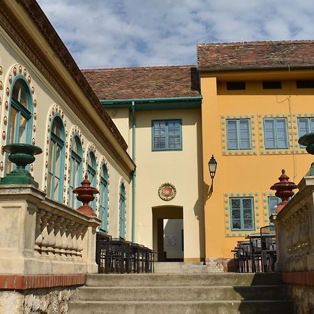 Zsolnay Negyed Vendeghaza Aparthotel Pécs Eksteriør bilde