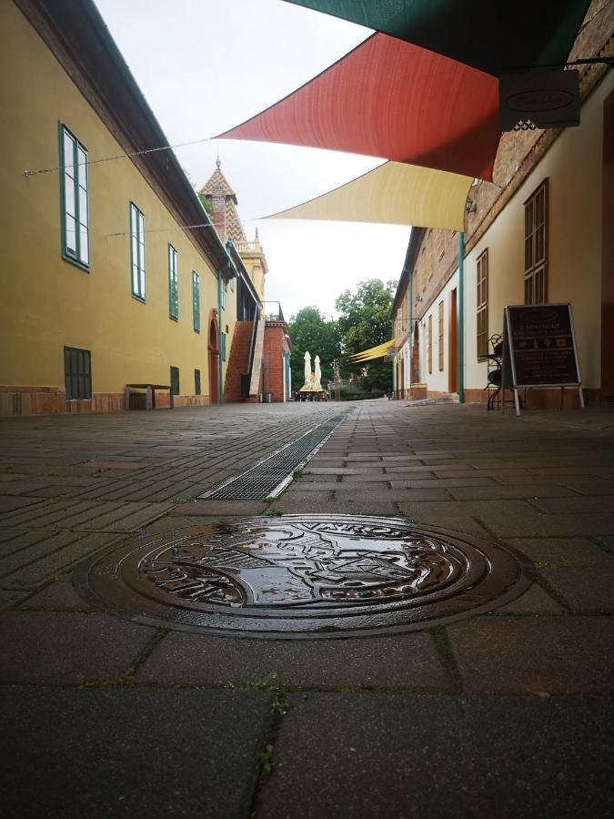 Zsolnay Negyed Vendeghaza Aparthotel Pécs Eksteriør bilde